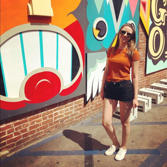 Meet your Posher, Celeste - Picture 2 of 3